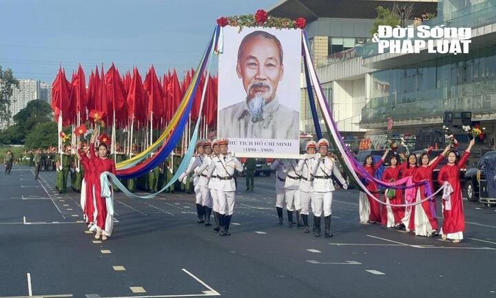 Công an Hà Nội hợp luyện diễu binh, diễu hành chuẩn bị cho Ngày hội vì Thủ đô bình yên, ra quân đảm bảo ANTT các ngày lễ lớn