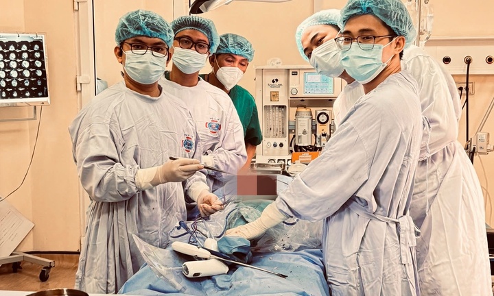 Hé lộ lần đầu tiên Bệnh viện K thực hiện ca phẫu thuật thay khớp gối cho bệnh nhi mắc ung thư xương