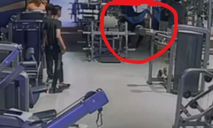 Clip: Người đàn ông 37 tuổi bất ngờ ngã quỵ, tử vong tại phòng tập gym