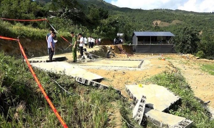 Vụ tường bể chứa nước đổ sập vào 4 người tránh nắng: Thêm 1 cháu bé tử vong