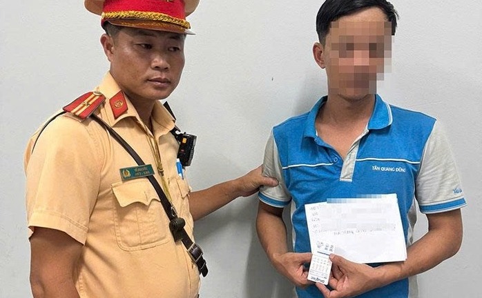 Phát hiện tài xế “phê” ma túy chở khách trên quốc lộ ở TP.HCM