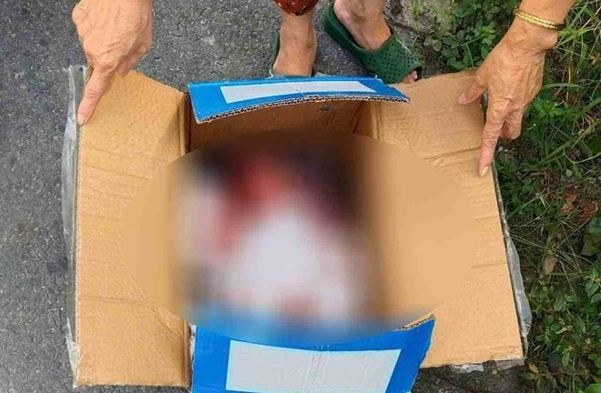 Vụ trẻ sơ sinh bị bỏ rơi ở TP.HCM: Hành động của đôi nam nữ trước khi bỏ lại trẻ