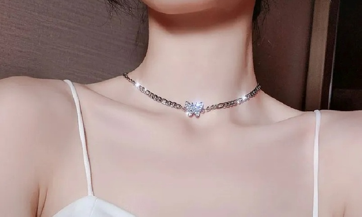 Món phụ kiện cực ăn ý với váy liền