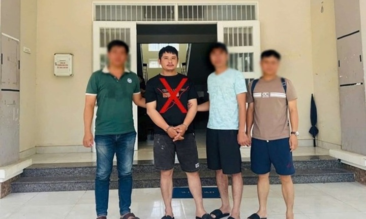 Tin pháp luật nổi bật 24h qua: Công an Nghệ An bắt đối tượng truy nã đặc biệt trốn trong nhà trọ ở TP.HCM