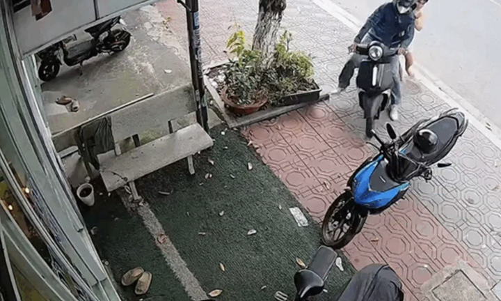 Danh tính thanh niên vờ hỏi mua lắc rồi cướp giật tại tiệm vàng ở TP.HCM