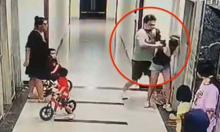 Hé lộ lời khai của người đàn ông xăm trổ hành hung cô gái tại chung cư ở Hà Nội 