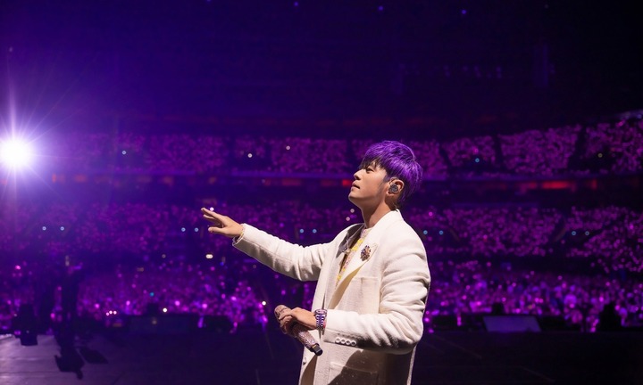 Nam ca sĩ kiếm hơn 500 tỷ đồng trong 5 phút, nổi tiếng tới mức có ngày riêng mang tên mình là ai?