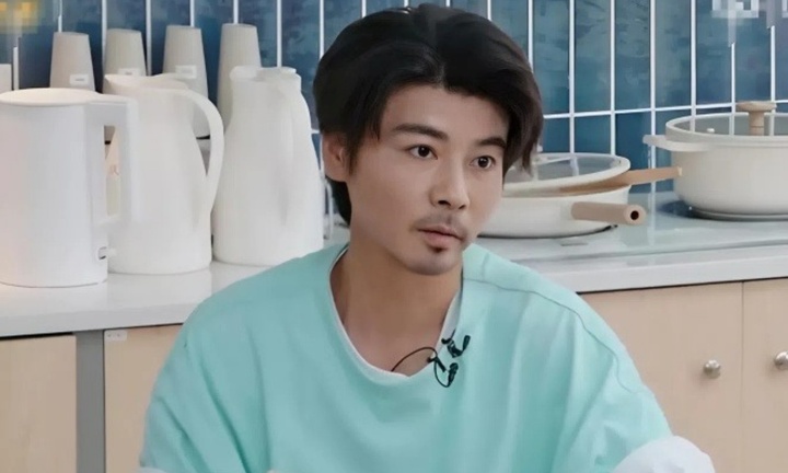 Nam diễn viên nổi tiếng suýt chết vì đột ngột lên cơn đau tim khi đi du lịch