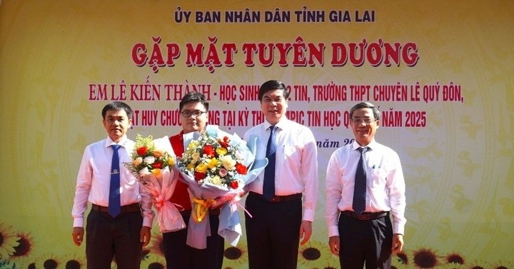 Tin tức giáo dục nổi bật 24h: Nam sinh lớp 12 giành HCV Tin học quốc tế được thưởng 100 triệu đồng