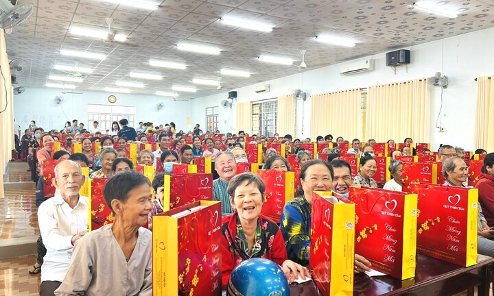 Quỹ Thiện Tâm đón nhận Huân chương Lao động hạng Nhất của Chủ tịch nước