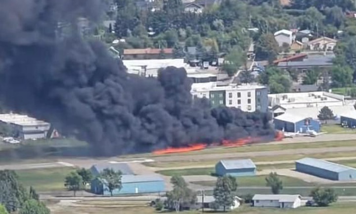 Clip: Hai máy bay đâm nhau trên đường băng, bốc cháy dữ dội ở sân bay Mỹ