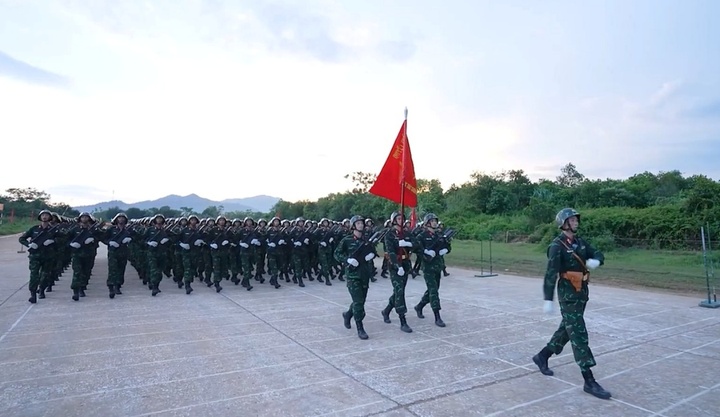 Hình ảnh Thượng úy Lê Hoàng Hiệp tại chương trình Sao Nhập Ngũ