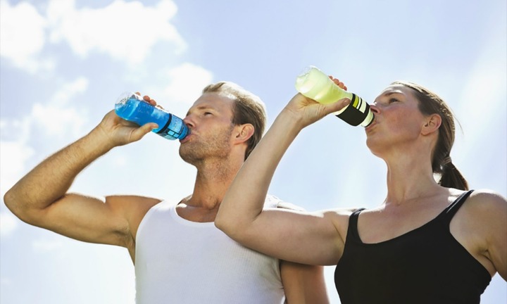 Uống nước tăng lực sau vận động mạnh có gây nguy hiểm tính mạng không?