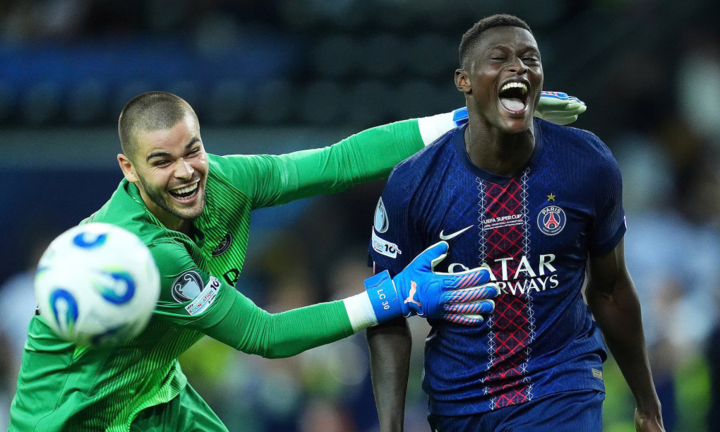 Xuất hiện cầu thủ khiến cả  Messi và C.Ronaldo 