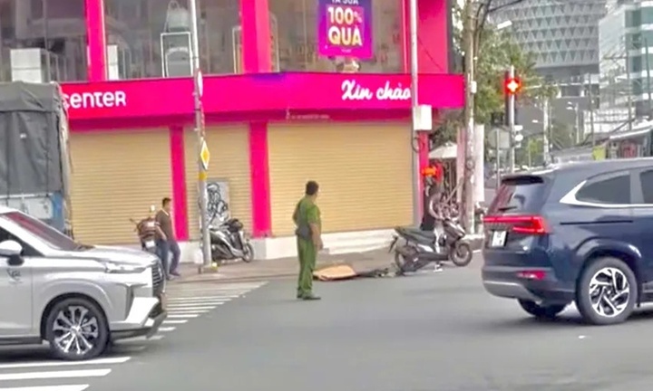 Va chạm với ô tô tải, người đàn ông đi xe đạp thể thao tử vong