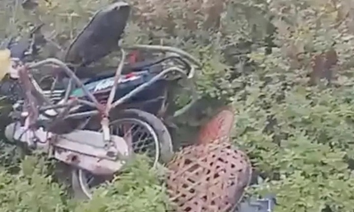 Hiện trường vụ tai nạn giữa xe máy và tàu hỏa, người phụ nữ đi bán cá tử vong thương tâm