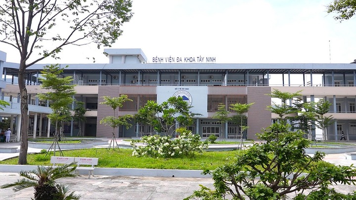 Bé trai bệnh sởi tử vong trên đường chuyển viện, Sở Y tế Tây Ninh yêu cầu làm rõ nguyên nhân