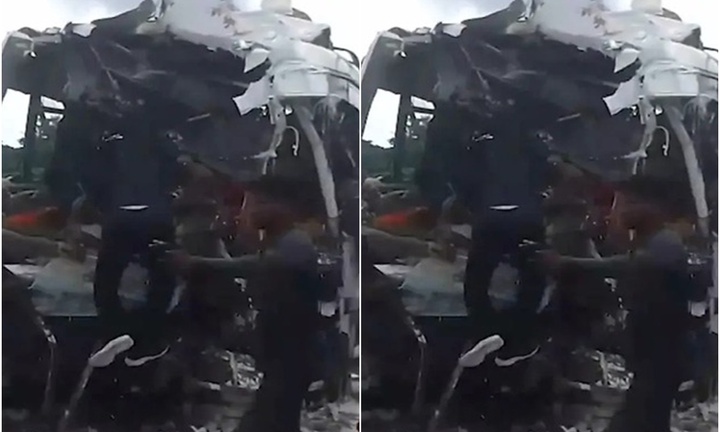 Clip: Đầu xe bus bẹp dúm sau va chạm với xe tải, 10 người tử vong thương tâm