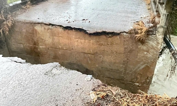 Cầu dân sinh ở Đồng Nai sụt lún do mưa lớn, giao thông bị chia cắt