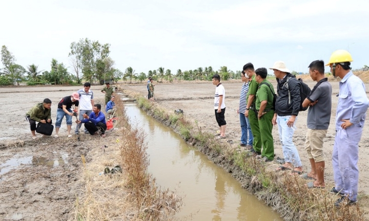 Tạm giữ 2 đối tượng dùng điện bẫy chuột khiến người đàn ông tử vong