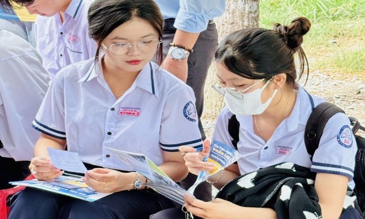 Xét tuyển đại học 2025: Số nguyện vọng tăng mạnh, điểm chuẩn liệu có tăng theo?