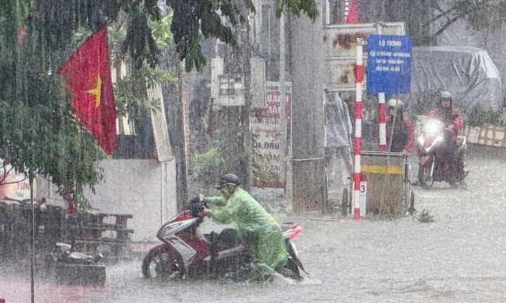 Áp thấp nhiệt đới vào vịnh Bắc Bộ, miền Bắc mưa rất to