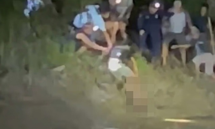 Clip: Ông bố 4 con bị cá sấu tấn công, tử vong thương tâm, dân làng ra giải cứu thi thể
