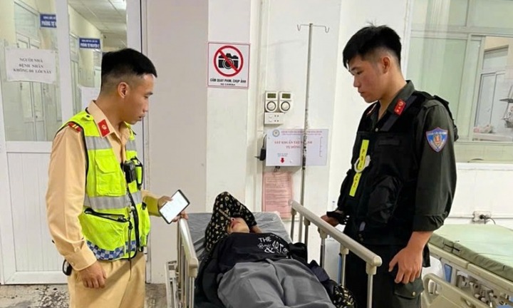 Tin thời sự hôm nay (19/8): CSGT Phú Thọ đưa người phụ nữ bị ngất xỉu đi cấp cứu