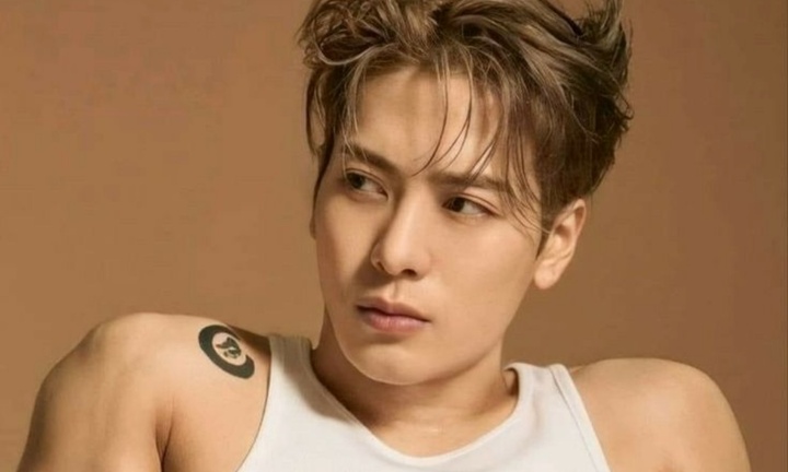 Nam ca sĩ đình đám showbiz nhập viện cấp cứu giữa đêm vì ngộ độc thực phẩm