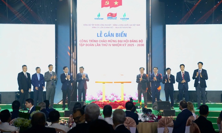 Lễ đón mừng dòng dầu đầu tiên từ dự án phát triển mỏ Kình Ngư Trắng - Kình Ngư Trắng Nam