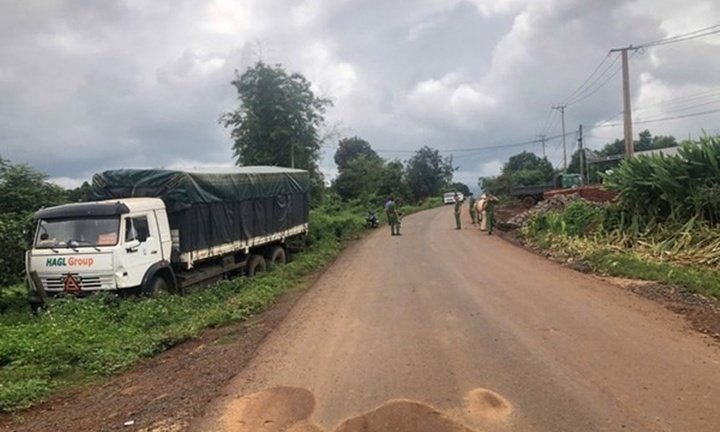 Tin tức tai nạn giao thông mới nhất ngày 20/8: Va chạm xe máy và xe tải, nam thanh niên tử vong