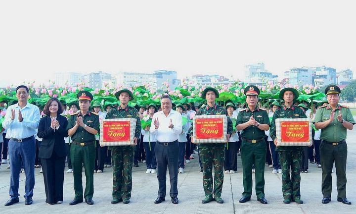 Hà Nội miễn phí bánh, nước uống cho nhân dân xem diễu binh dịp Quốc khánh 2/9