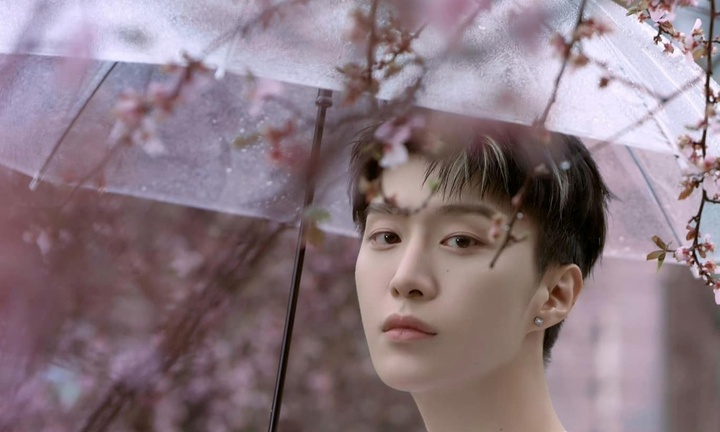 Nam ca sĩ đẹp trai bị “fan cuồng” lái xe bám đuổi lúc rạng sáng, vội báo cảnh sát