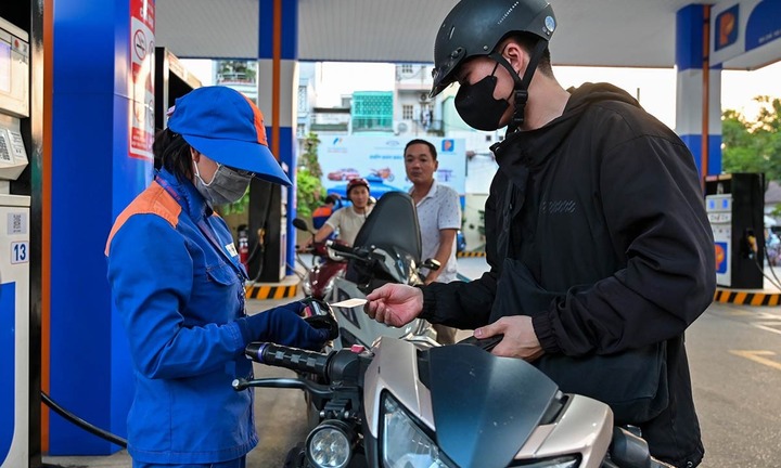 Giá xăng tăng trở lại từ 15h hôm nay (21/8)