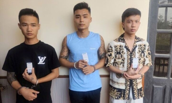 Phát hiện nhóm nam nữ 