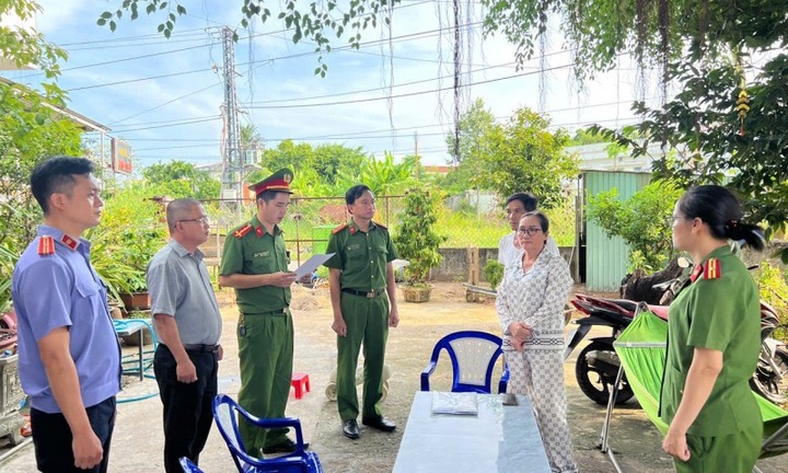 Danh tính cán bộ hội phụ nữ chiếm đoạt hàng trăm triệu của hội viện vay vốn ở Quảng Ngãi