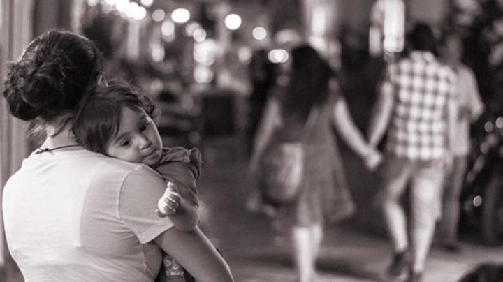 Vô tình thấy tờ xét nghiệm ADN trong thùng rác, tôi bàng hoàng phát hiện bí mật của chồng