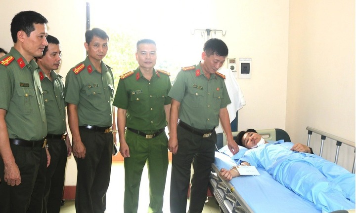 Diễn biến mới vụ người đàn ông đâm em dâu, cố thủ trong nhà dọa tự sát ở Thái Nguyên