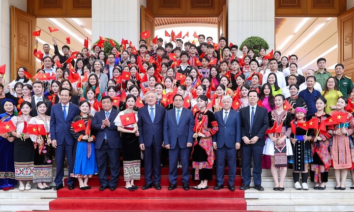 Agribank nhận Bằng khen của Thủ tướng Chính phủ cho các đóng góp trong chương trình “Cả nước chung tay xóa nhà tạm, nhà dột nát”