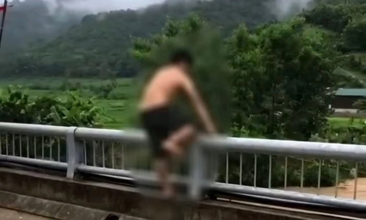 Tìm kiếm nam thanh niên tự nhảy xuống suối Xim mất tích