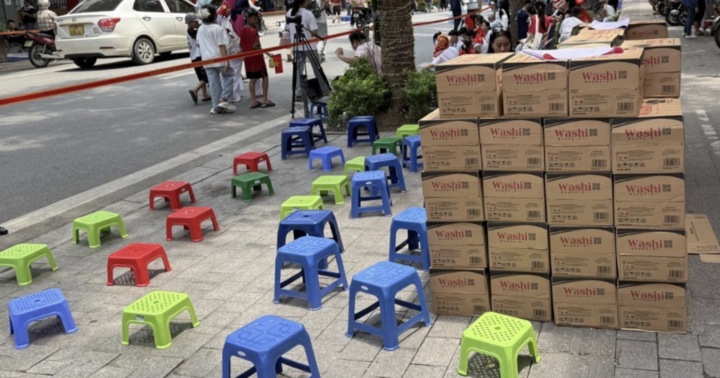 Dẹp bỏ tình trạng bán ghế giữ chỗ xem diễu binh, diễu hành