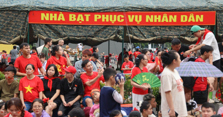 Hà Nội lắp dựng 10 nhà bạt dã chiến phục vụ nhân dân xem trực tiếp lễ diễu binh