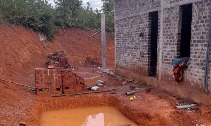 Rơi xuống hố nước cạnh nhà, bé 6 tuổi ở Quảng Trị đuối nước tử vong