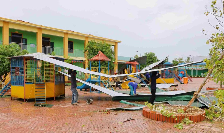 Tin tức giáo dục nổi bật 24h: Trường học Nghệ An dồn lực khắc phục hậu quả bão số 5, đón học sinh tựu trường