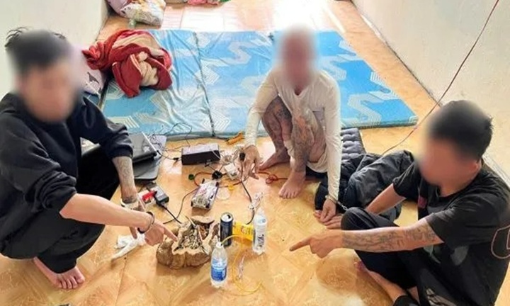 Phát hiện nhóm thanh niên