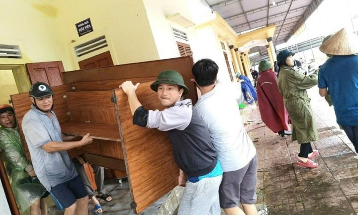 Trường học ở Nghệ An, Hà Tĩnh nỗ lực khắc phục hậu quả bão số 5, đón học sinh tựu trường
