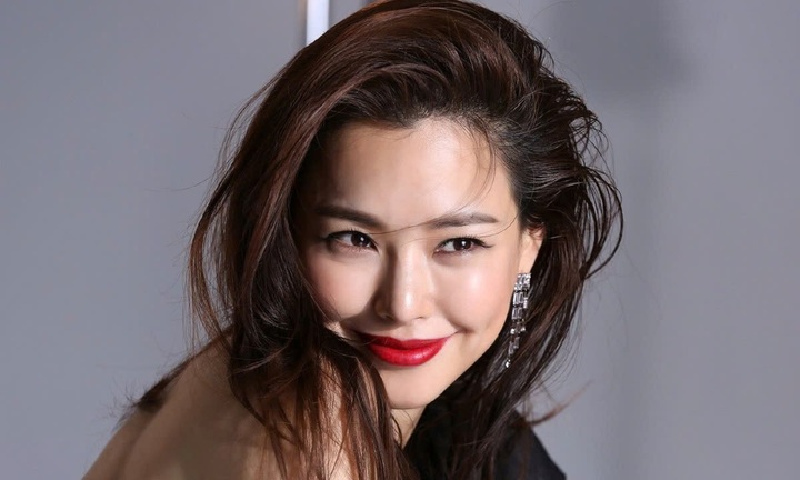 Hoa hậu đình đám showbiz lên tiếng về việc trốn thuế gần 100 tỷ đồng