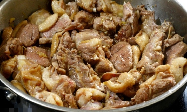 Trung Quốc: Người đàn ông 60 tuổi đột tử sau khi ăn vịt kho gừng, bác sĩ cảnh báo thói quen sai lầm