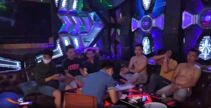 Đột kích quán karaoke Victory, bắt quả tang nhóm đối tượng đang “bay lắc” cùng ma túy