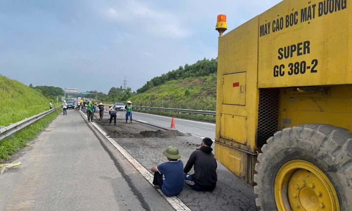 Khẩn trương khắc phục mặt đường cao tốc Nội Bài – Lào Cai hư hỏng sau mưa lớn